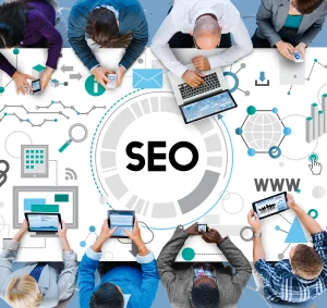 Gambar tim sedang rapat membahas strategi SEO untuk meningkatkan performa website - Mentor Juara